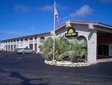 Days Inn By Wyndham San Antonio Lytle ภายนอก รูปภาพ